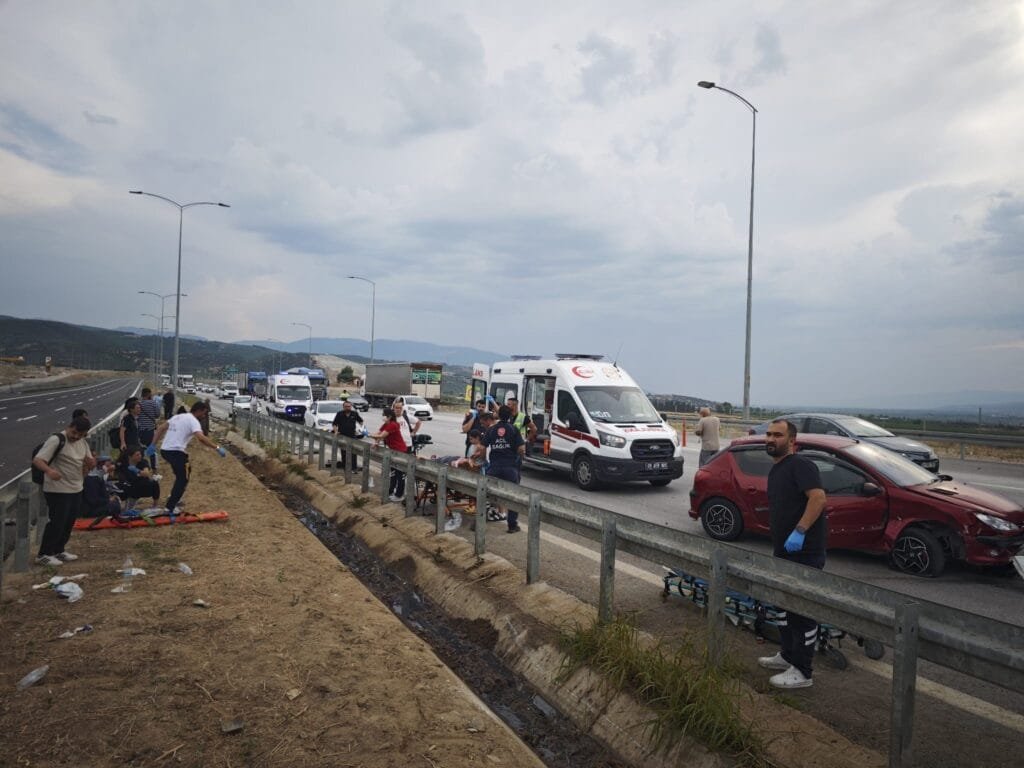 Aydın-Denizli Otoyolu’nda feci kaza: 1’i ağır 20 kişi yaralandı