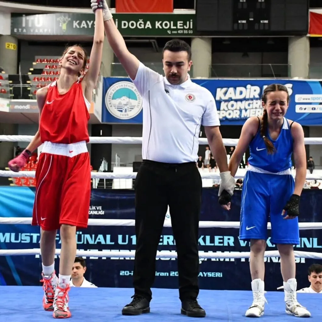 Aydınlı Vesile Yağmur Yılmaz Türkiye Şampiyonu oldu