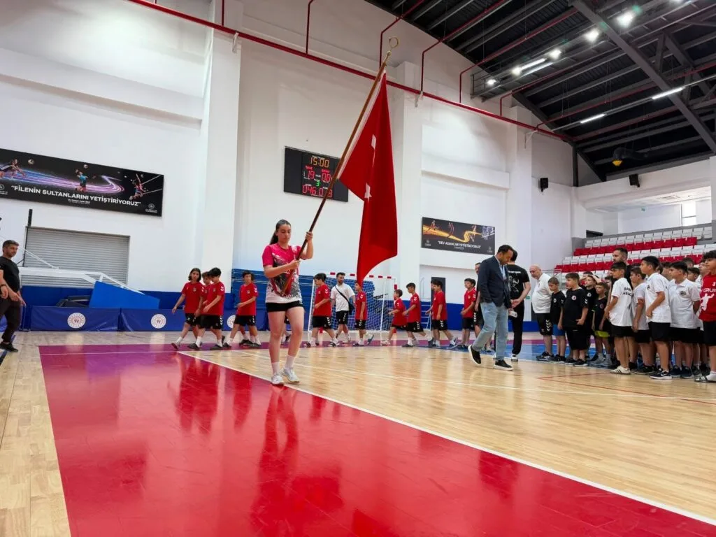 Aydın’da Minikler Hentbol Türkiye Şampiyonası başladı