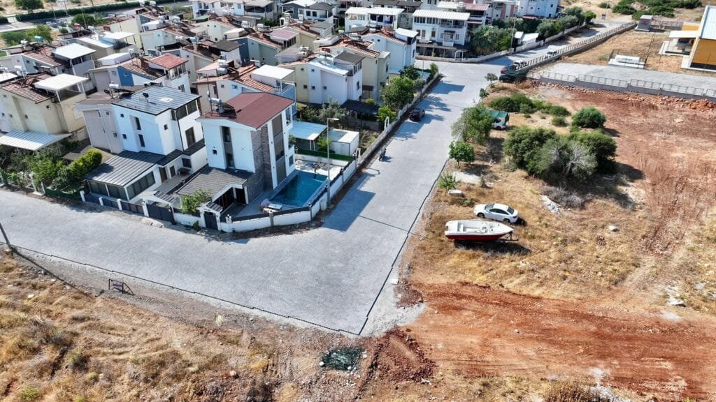 Efeler Mahallesi’nde yol seferberliği: Didim Belediyesi sokakları yeniliyor