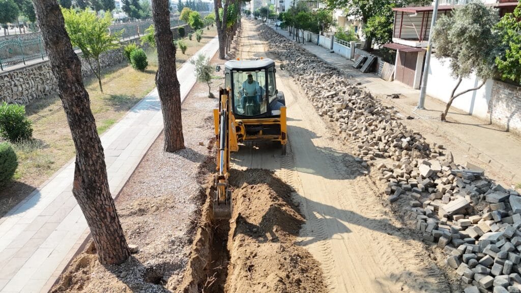Nazilli’de hizmet seferberliği! Yol, altyapı ve park çalışmaları eş zamanlı sürüyor
