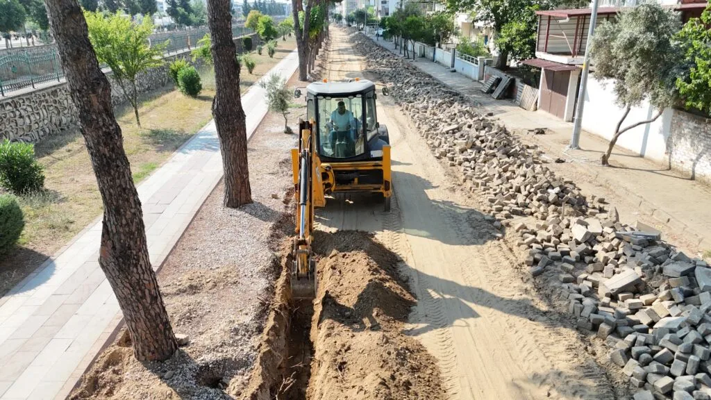 Nazilli’de hizmet seferberliği! Yol, altyapı ve park çalışmaları eş zamanlı sürüyor