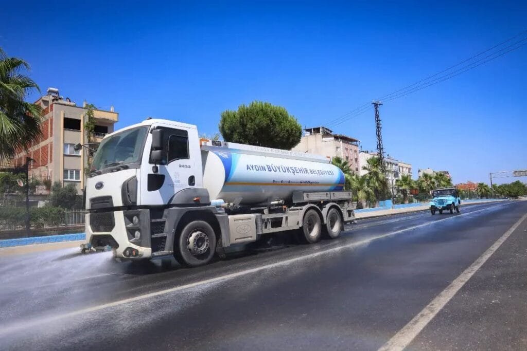 İncirliova’da yenilenen ana yol kullanıma hazır hale getirildi