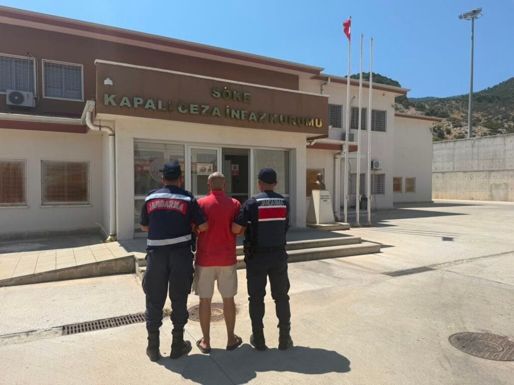 Kuşadası’nda 10 yıl hapis cezasıyla aranan şahıs yakalandı