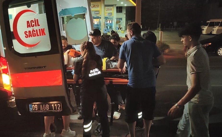Gece yarısı korkutan kaza: Motosiklet sürücüsü refüje savruldu