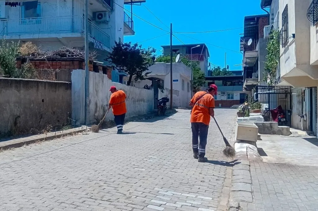 Efeler’de temizlik seferberliği! Beş mahalle baştan sona temizlendi