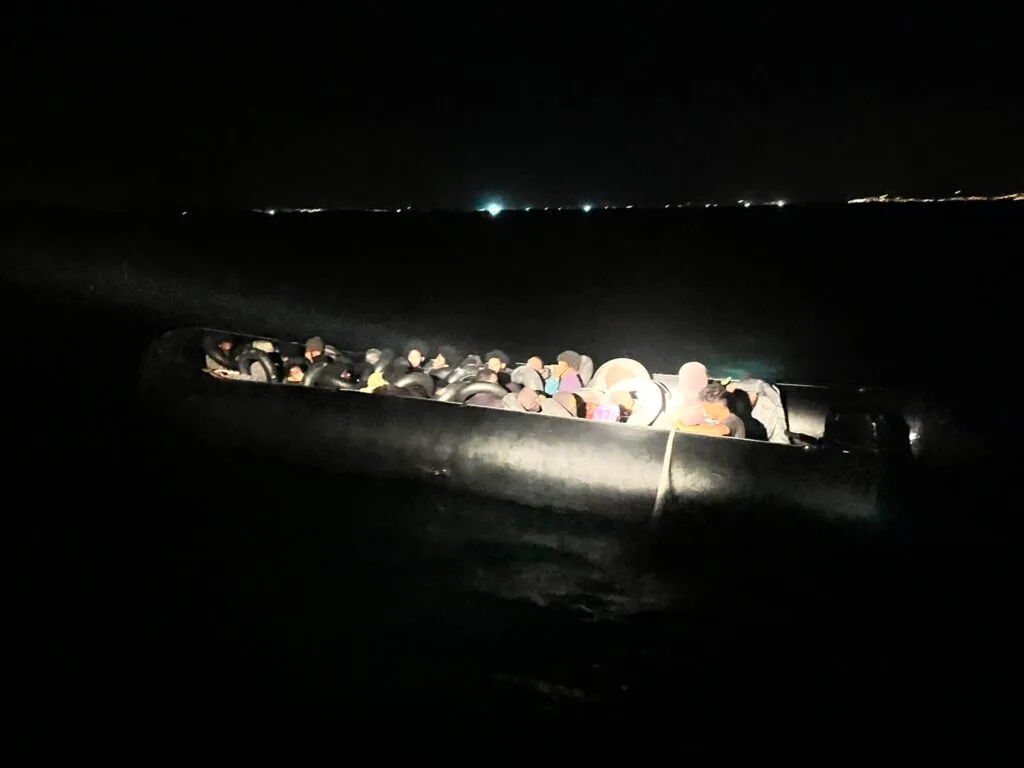 Didim açıklarında lastik bota operasyon! 38 göçmen ve 2 şüpheli yakalandı