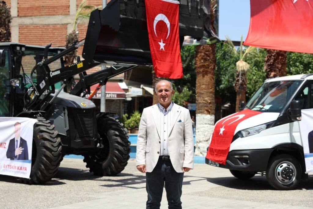 İncirliova’ya İki Yeni Araç: Başkan Kaya Meydanda Tanıttı