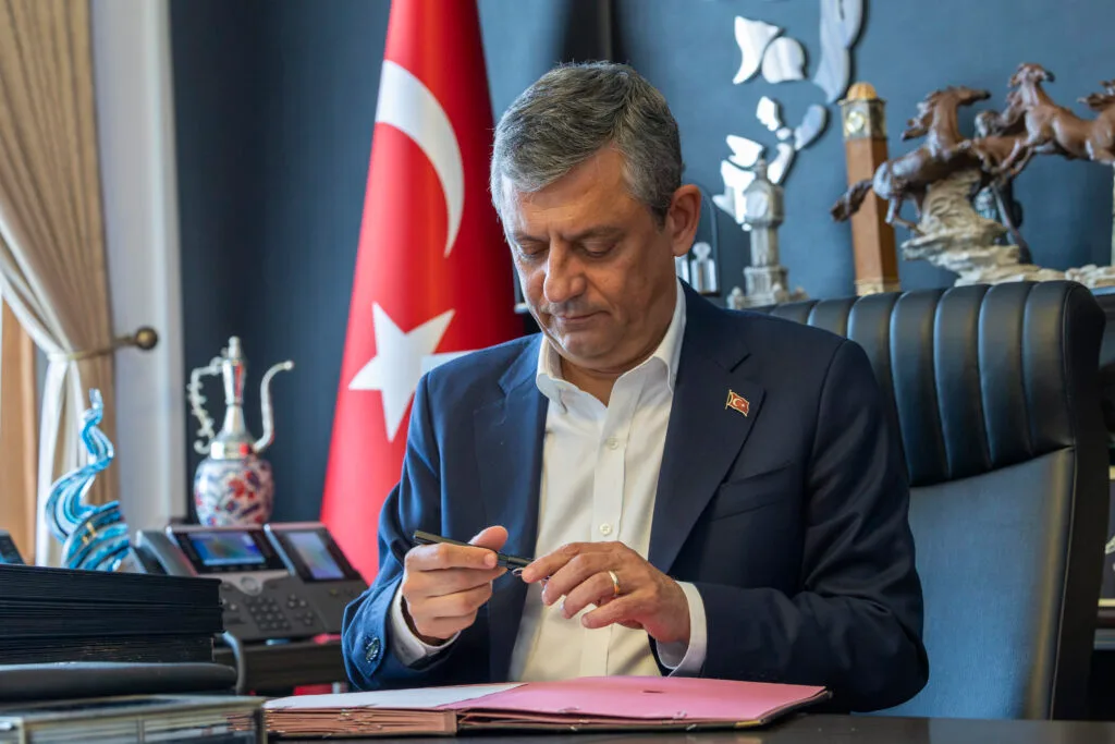 Özgür Özel CHP’den istifa etti: 91 milletvekili YENİ Parti’ye geçti