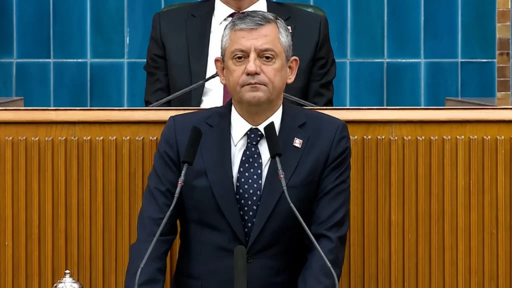 Özgür Özel yeni partiyi ilan etti! “Yarın milletvekillerimizle kuruyoruz”
