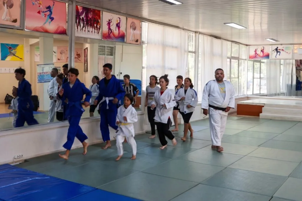 Efeler’de çocukların yeni yaz heyecanı: Minderde hem öğreniyor hem eğleniyorlar