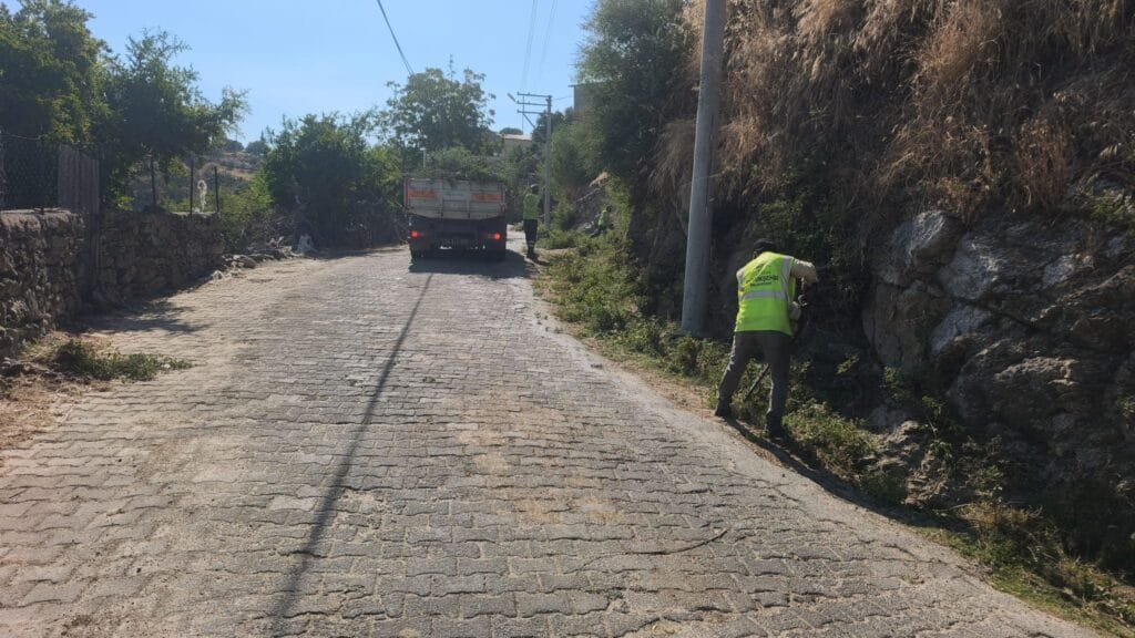 Karpuzlu’nun dört bir yanında Büyükşehir dokunuşu: Muhtarlardan Çerçioğlu’na teşekkür