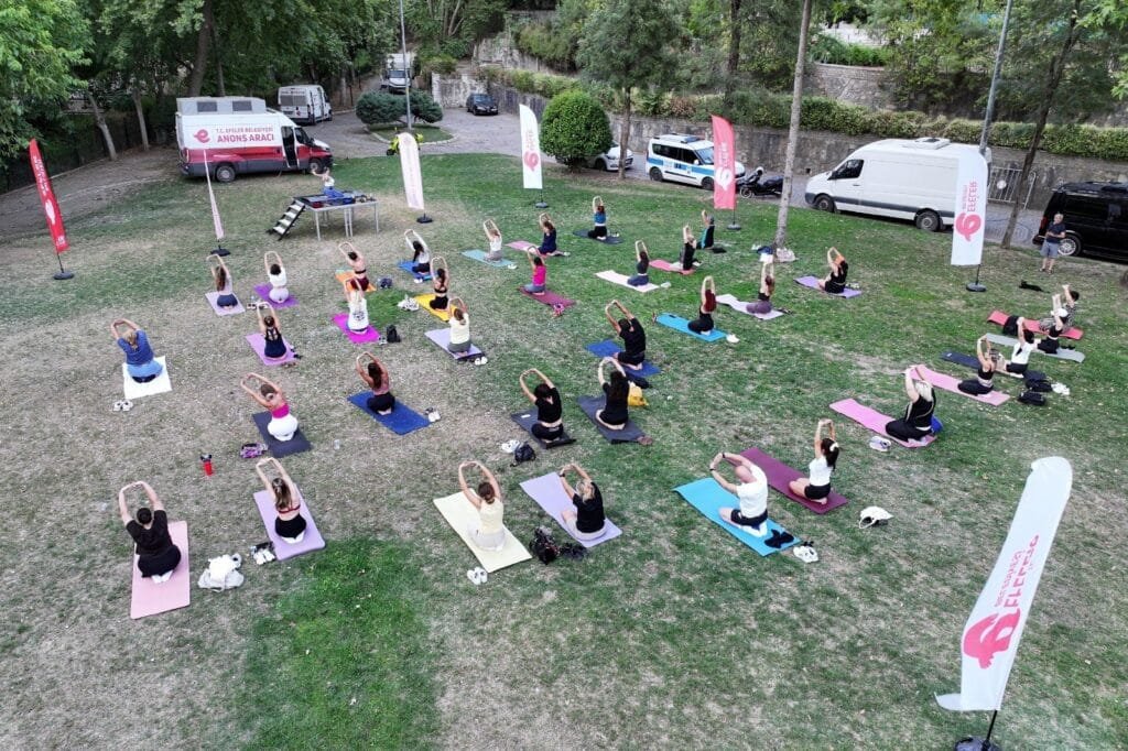 Efeler’de matını alan Pınarbaşı’na koşacak: Açık havada yoga ve pilates başlıyor