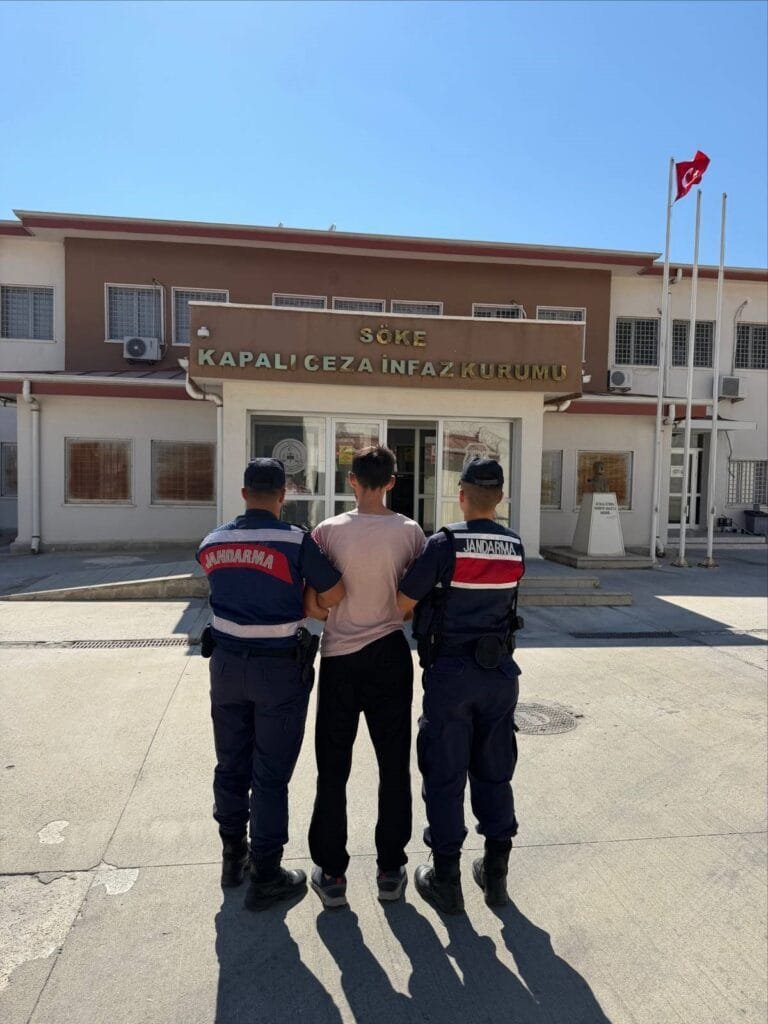 Kuşadası’nda jandarmadan kaçamadı: 25 yıl hapis cezasıyla aranıyordu