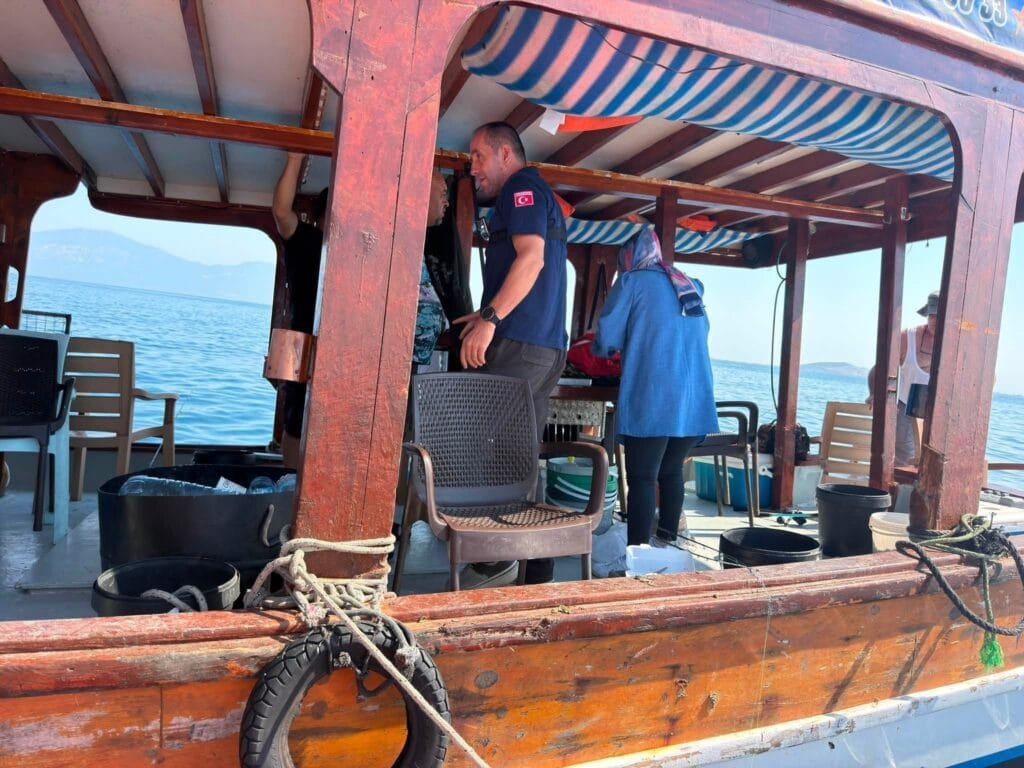 Didim’de ekipler denize açıldı! Balıkçıların belgeleri ve avları kontrol edildi