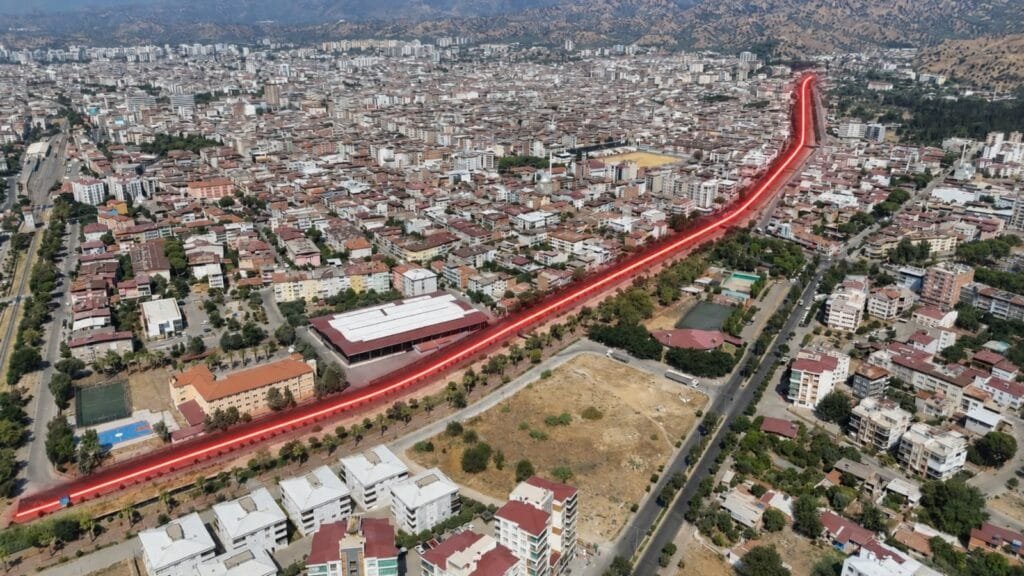 Nazilli’de yolun eski halinden eser kalmadı! Vatandaşlar “Uçak pisti gibi oldu” dedi