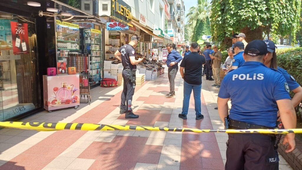 Aydın’da telefoncuda silahlı kavga! İş yeri sahibinin hayati tehlikesi var