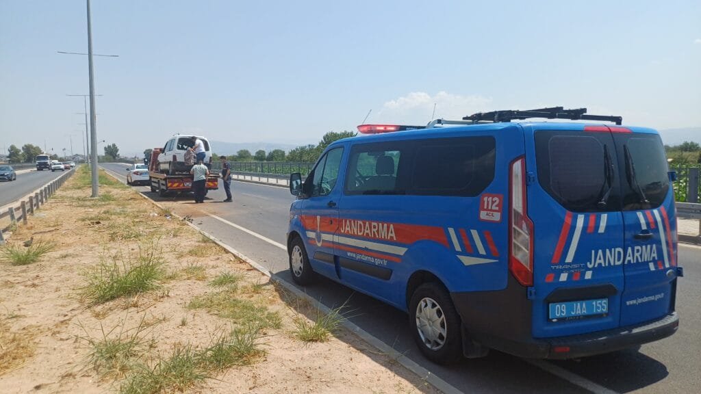 Aydın Şehir Hastanesi yolunda korkutan kaza! Ticari araç takla attı