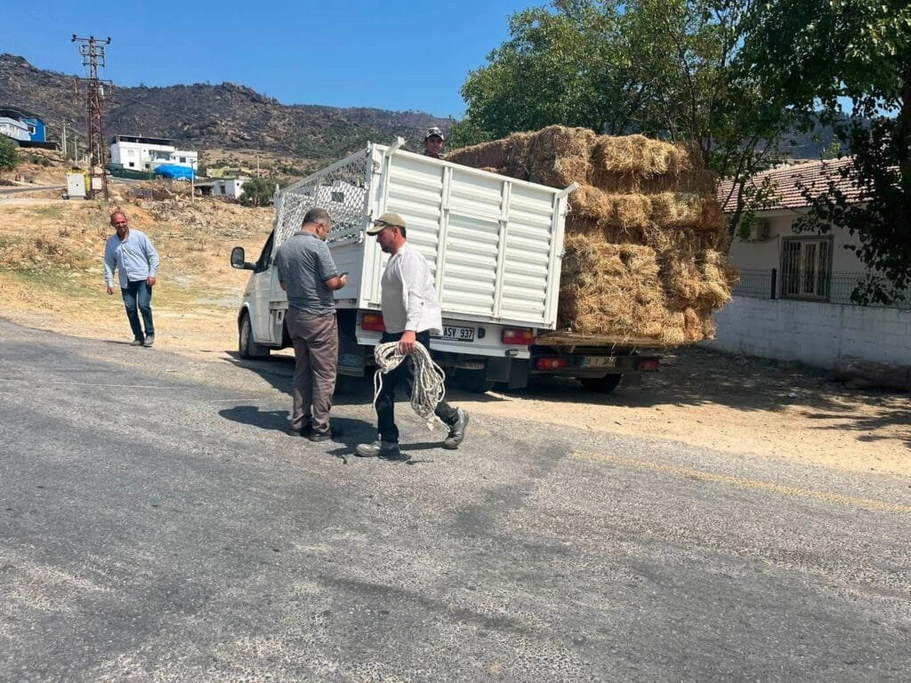 Aydın’da köyden köye dayanışma eli! Yangından etkilenen üreticiler unutulmadı