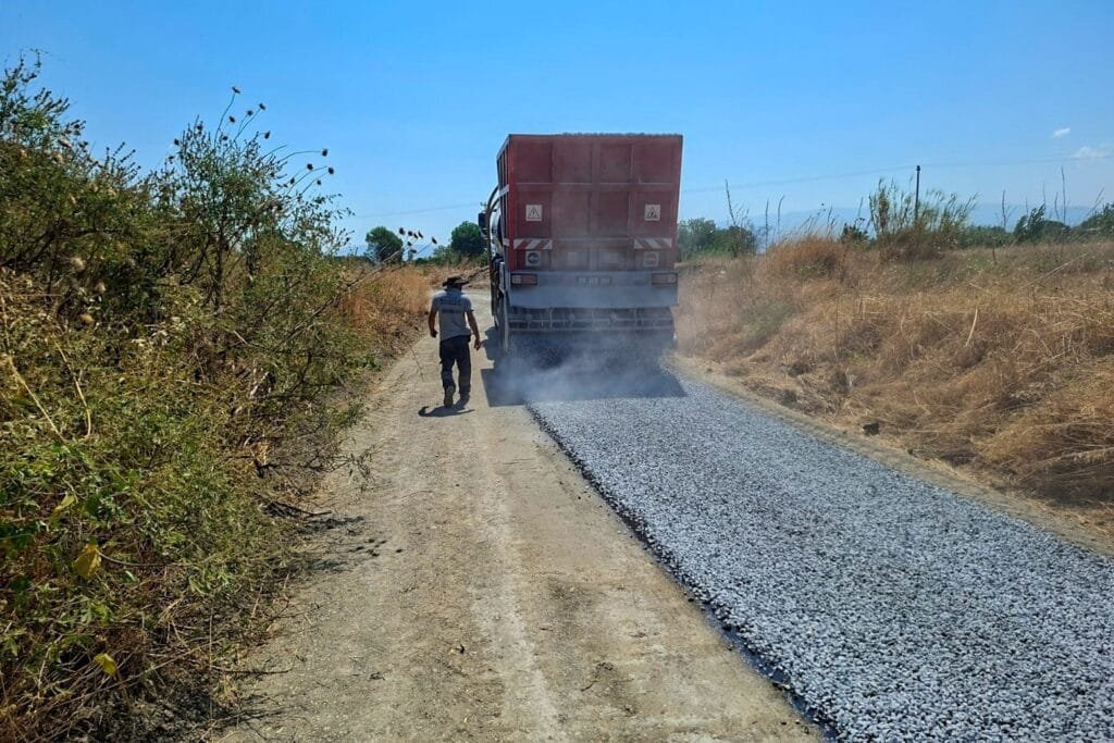 Efeler’de üreticilerin beklediği yol asfaltlandı! Ulaşım artık daha kolay