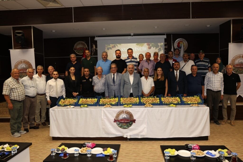 Söke’de sezonun ilk kuru inciri satıldı! Kilogram fiyatı dikkat çekti