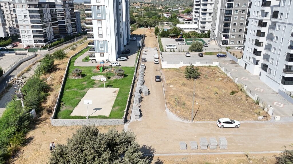 Nazilli’de iki mahalle arasındaki yol baştan sona yenileniyor