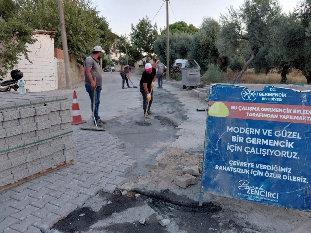 Germencik’te Yol Çalışmaları Hızlandı: İki Mahallede Ekipler Sahada