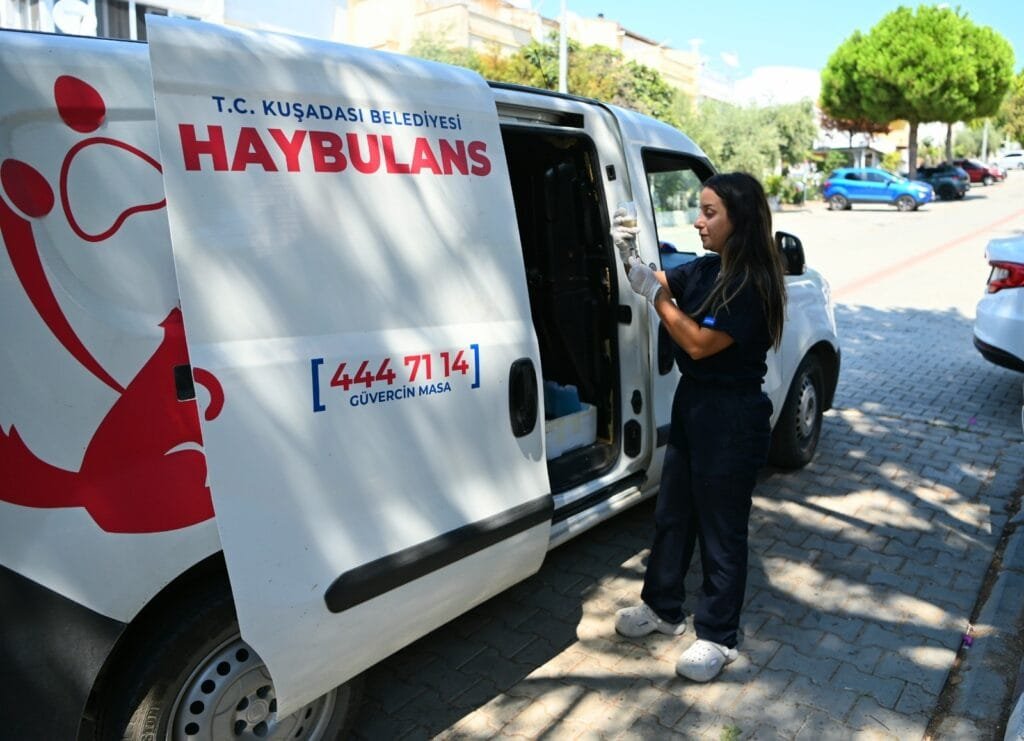 Kuşadası’nın Haybulansları 10 bin 138 can dostun yardımına koştu