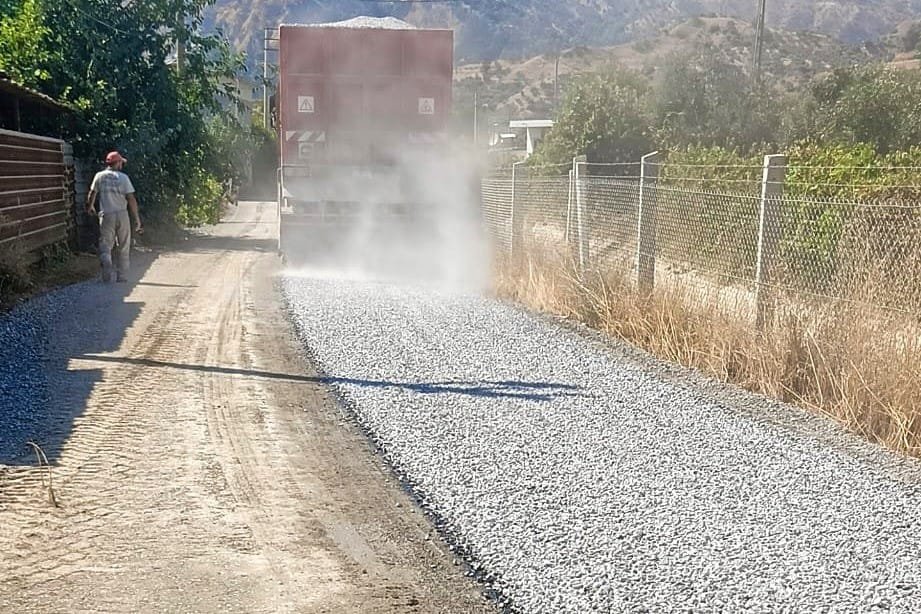 Efeler’de İki Güzergahta Asfalt Seferberliği! Mahalleler Arasındaki Yol Yenileniyor
