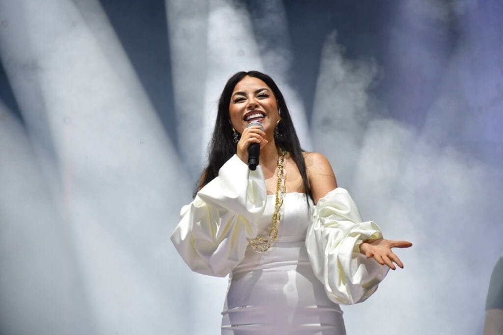 Zara’dan Karacasu’ya videolu davet: “Gümbür gümbür bir gece yaşamak istiyoruz”
