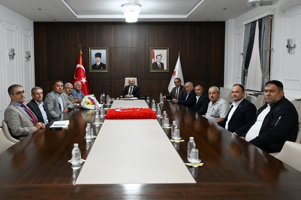 Aydın Valisi Osman Varol muhtarlarla buluştu! Mahallelerin sorunları masada