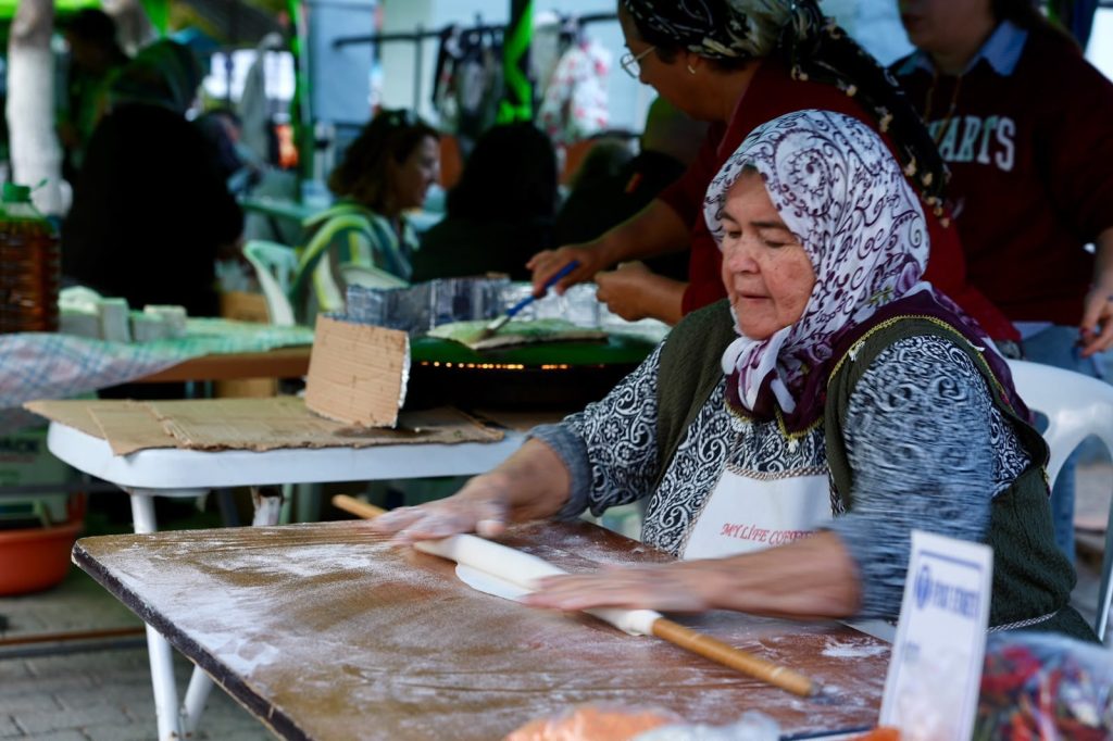 Didim’de tarım şenliğine kadın çiftçiler damga vurdu! Başkan Gençay’dan yeni pazar müjdesi
